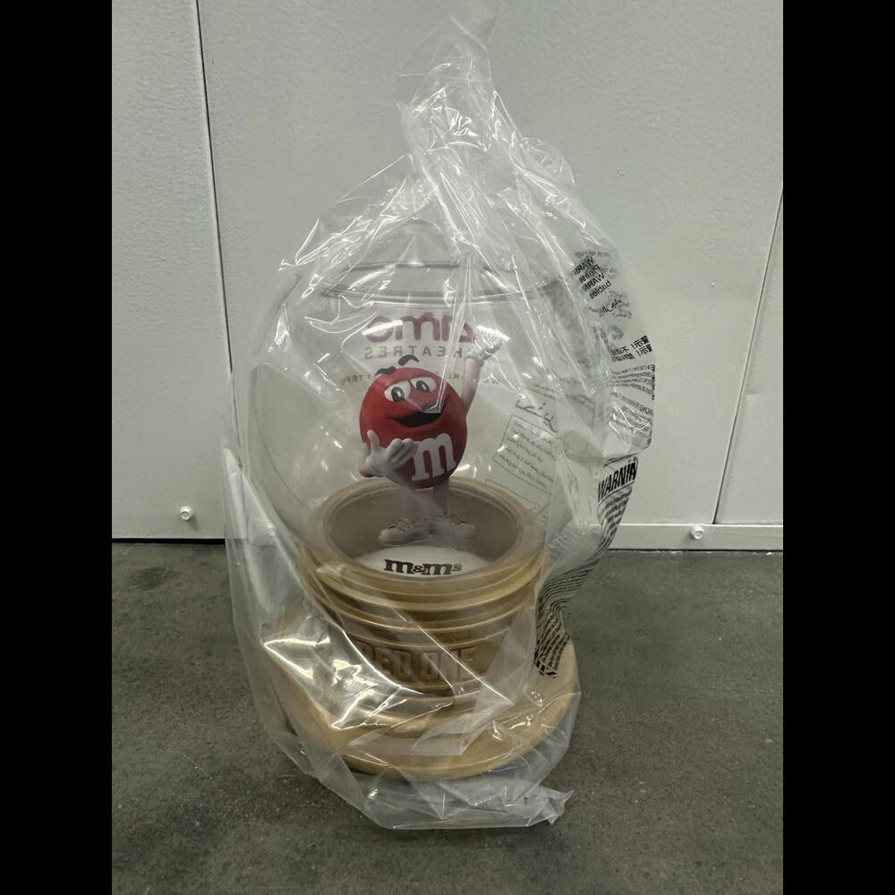 AMC Exclusive Red One Light Up Snow Globe M&M's Candy Popcorn Bucket Brand New